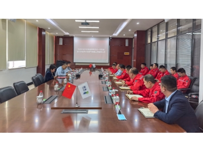 水發(fā)集團(tuán)黨委委員、副總經(jīng)理王東凱一行到鄂爾多斯水發(fā)燃?xì)夤鹃_展基層黨建聯(lián)系點(diǎn)調(diào)研并講授黨課